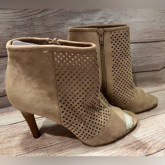 Audrey Brooke Madison Natural Leather Perforated OpenToe Bootie size 10. - Picture 5 of 8